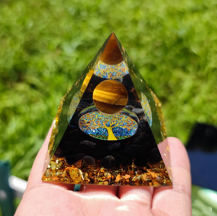 Crystal Ball Chakra Pyramid Gravel Epoxy Resin Pyramid Ornament